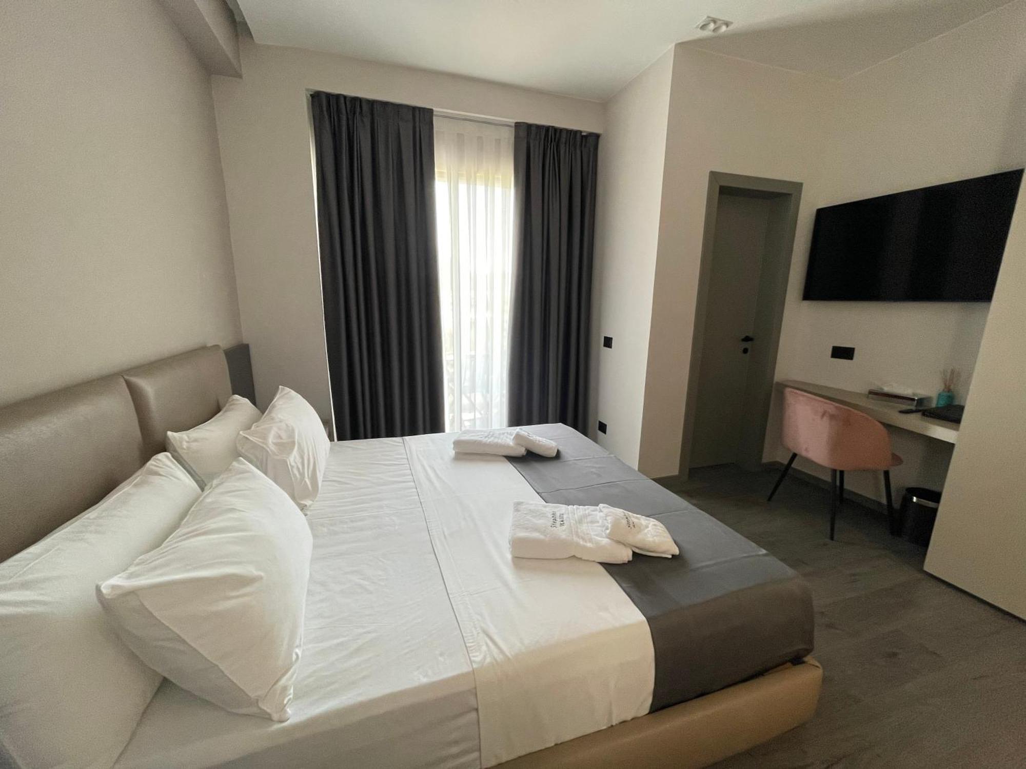 Stephen Seaside Hotel Dhërmi エクステリア 写真